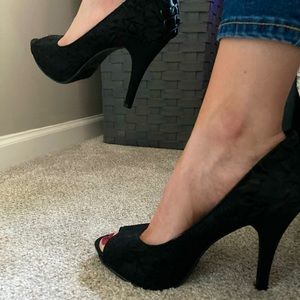 lace pumps